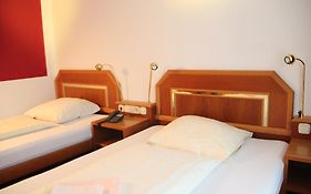 Wali'S Hotel